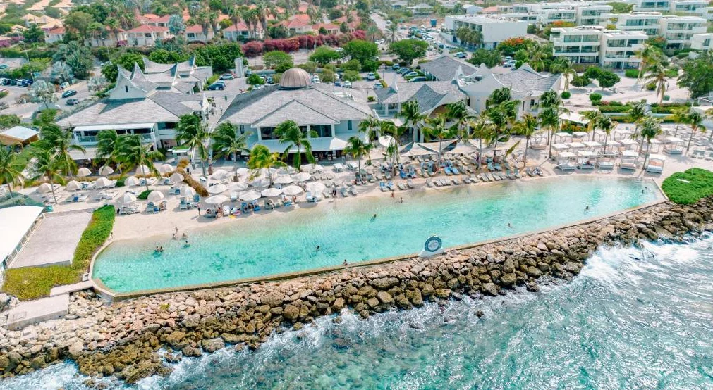  Papagayo Beach Hotel Curacao | infinity pool